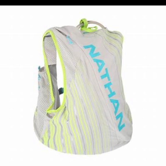 NWT SZ L Nathan Women’s 12L pinnacle Running vest - Picture 3 of 9